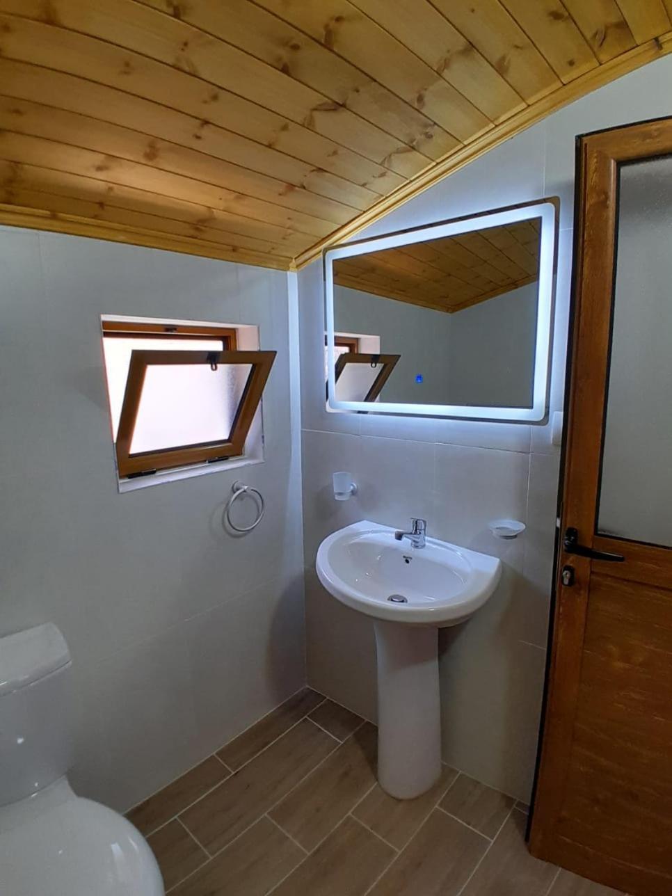 Guest House Ejona Αργυρόκαστρο Εξωτερικό φωτογραφία