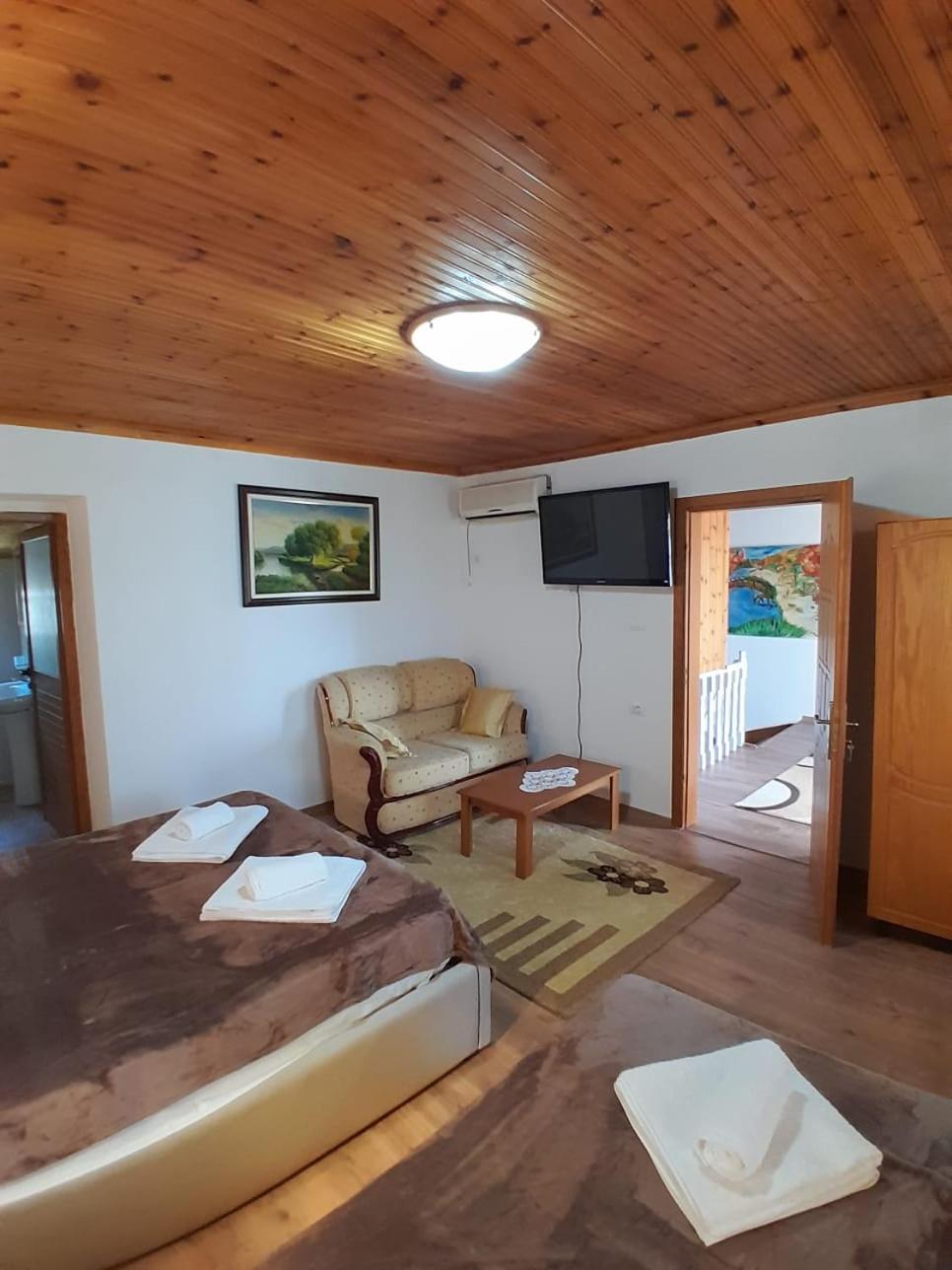 Guest House Ejona Αργυρόκαστρο Εξωτερικό φωτογραφία